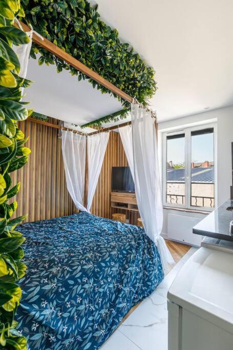 Апартаменты Proche Paris - Style Bali 350 M Gare Mantes Экстерьер фото